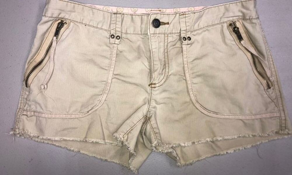 American Eagle Khaki Shorts womens 6